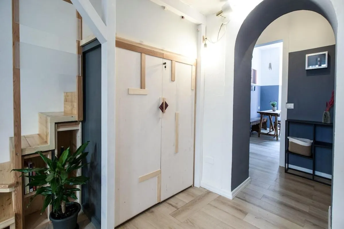 Milan Apartment 0*,